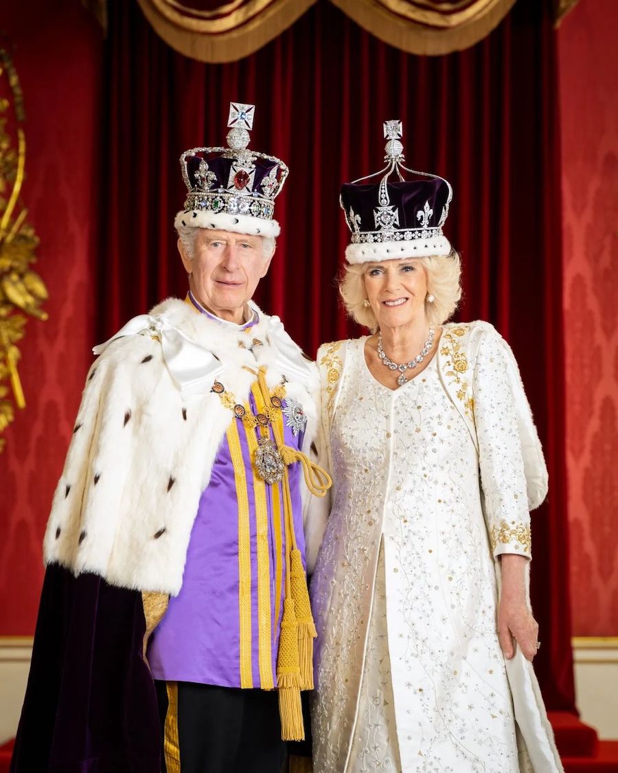 Wystawa, którą warto zobaczyć: stroje koronacyjne króla Karola III i królowej Kamili
